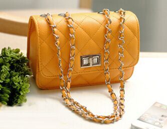 Diamond Quilted Chain Shoulder Bag